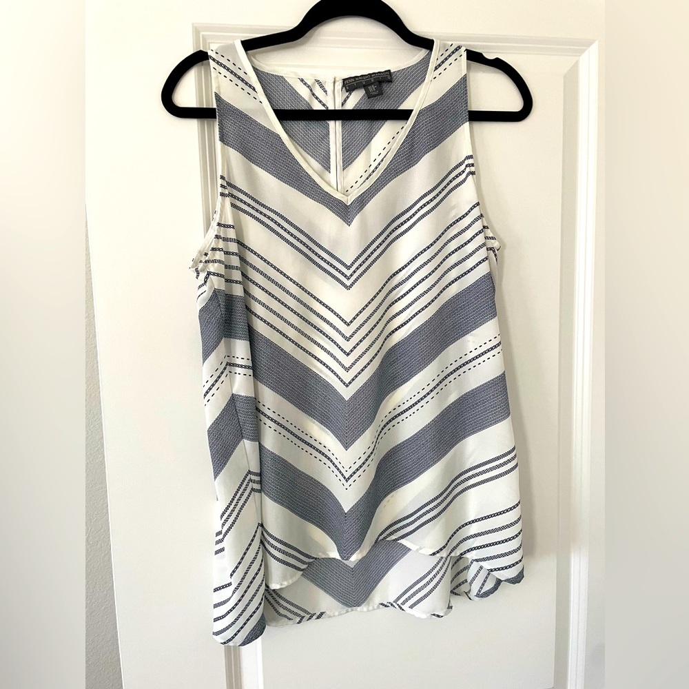 Sleeveless top for work
